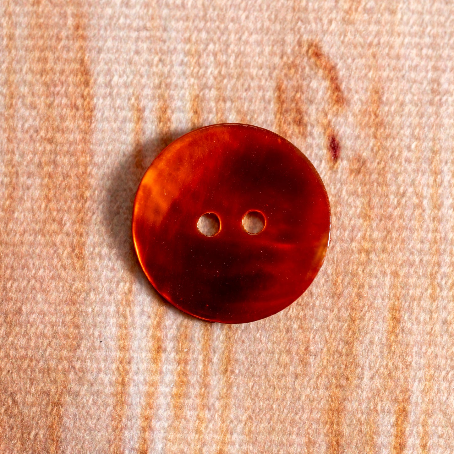 Skacel Buttons Dyed Agoya Shell Shiny Round